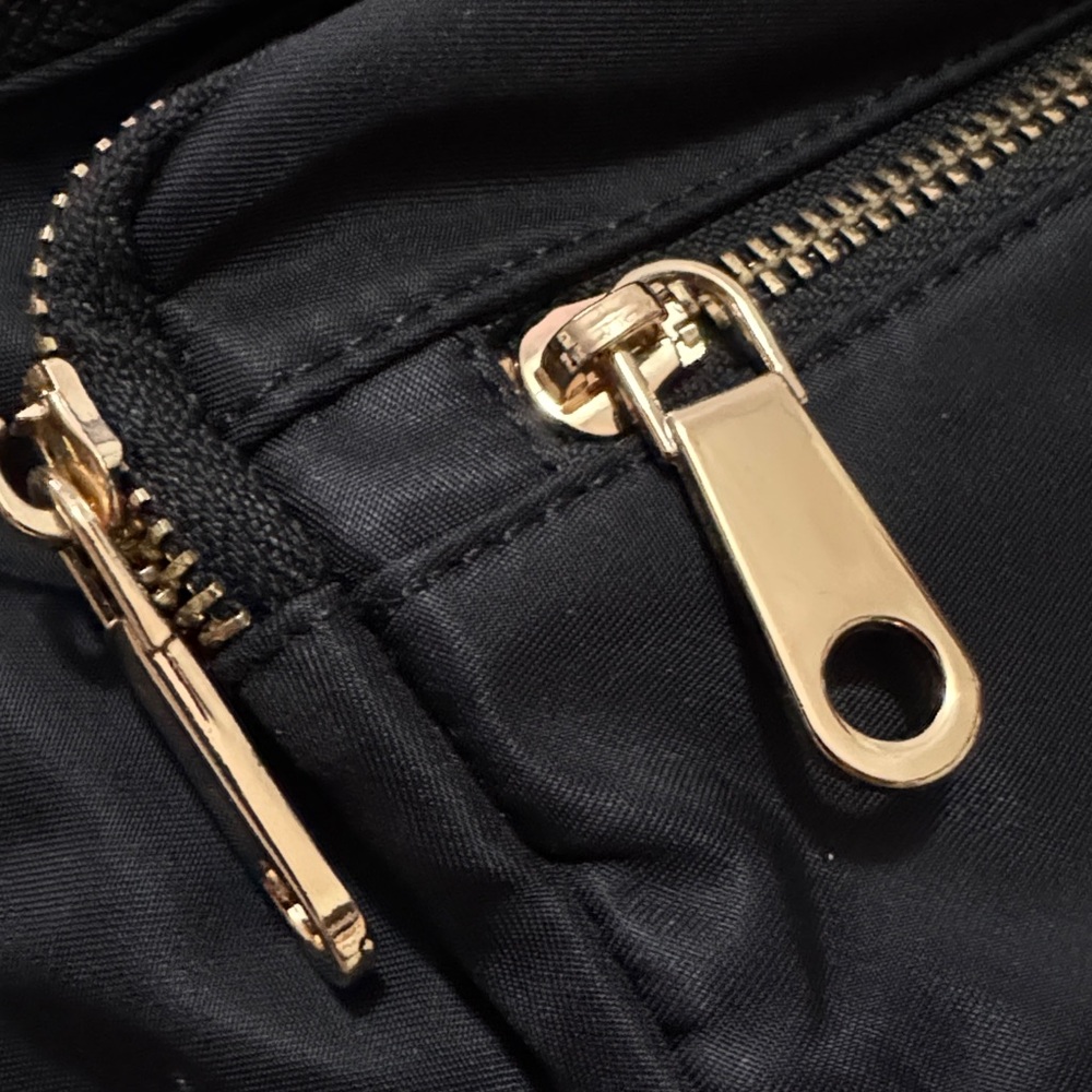 Like New Belt Bag-Unbranded-Black-4 Zipper Compartments-Gold Toned Zippers-Nylon - Picture 3 of 15